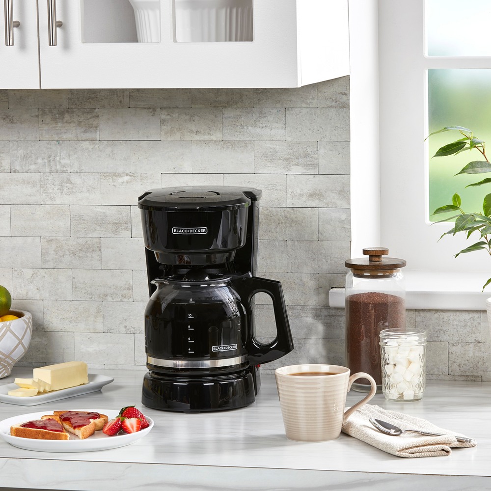BLACK+DECKER CM0915BKD simple switch-operated glass-carafe coffee maker